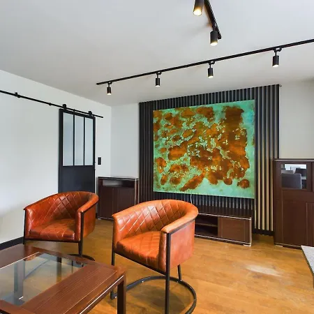 City Chic Apartment - Comfortable Apartment #3 Rooms #2 Bathrooms #Free Parking #Self Check-In * Varsóvia
